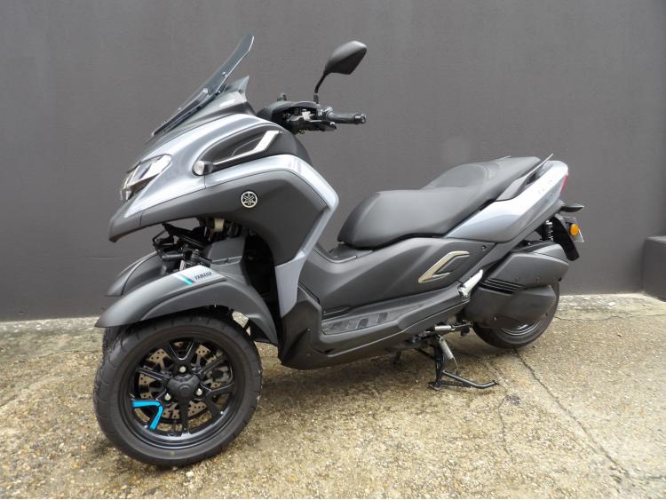 YAMAHA TRICITY 300