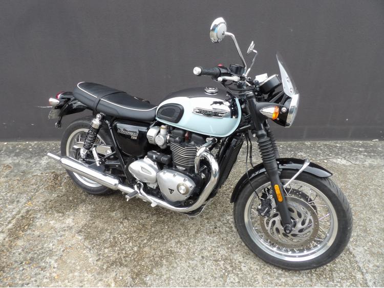 TRIUMPH BONNEVILLE T100 CHROME EDITION