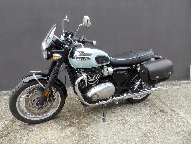 TRIUMPH BONNEVILLE T100 CHROME EDITION