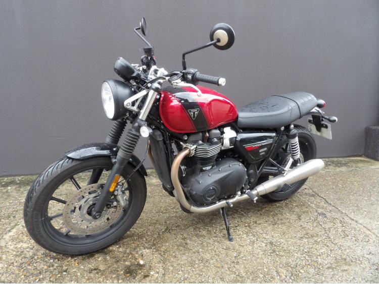 TRIUMPH SPEED TWIN 900