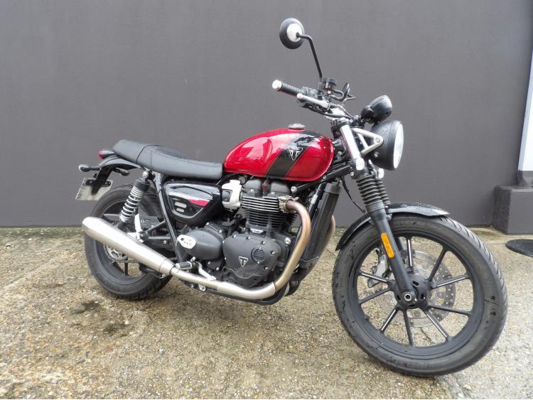 TRIUMPH SPEED TWIN 900