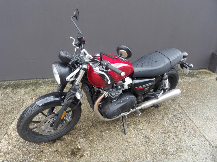 TRIUMPH SPEED TWIN 900