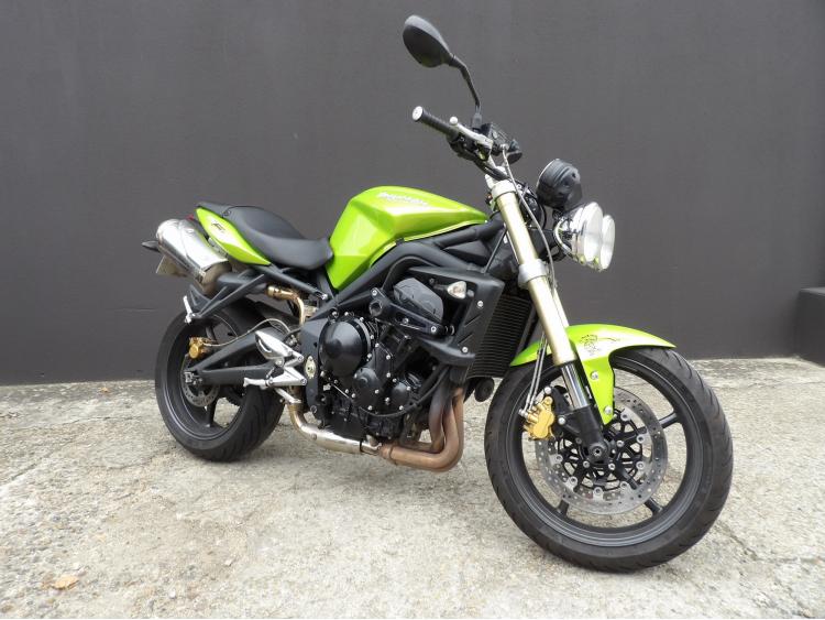 TRIUMPH STREET TRIPLE 675