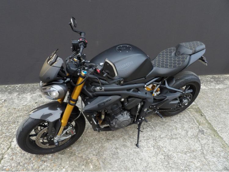TRIUMPH SPEED TRIPLE 1200 RS