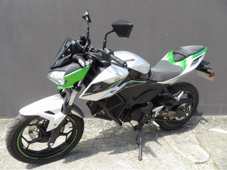 KAWASAKI Ze-1