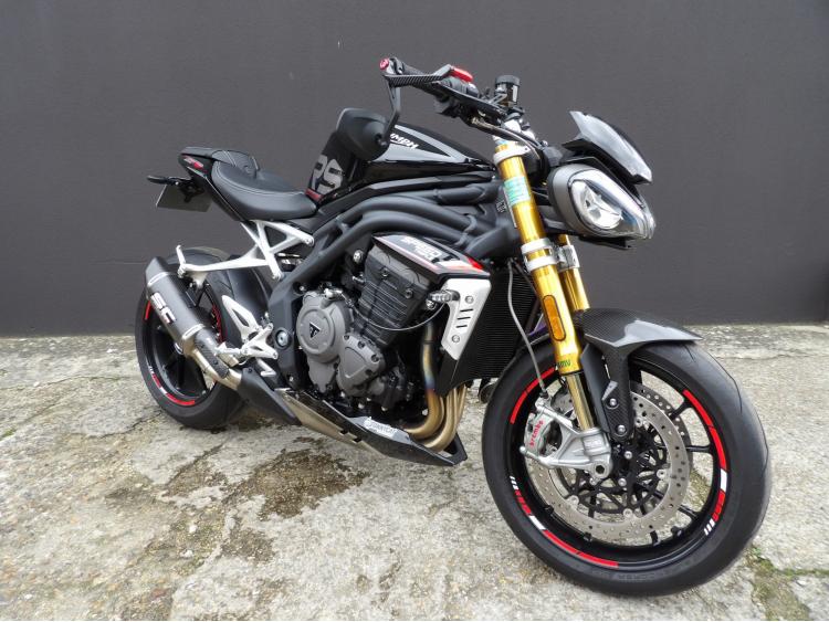 TRIUMPH SPEED TRIPLE 1200 RS