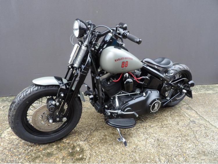 HARLEY-DAVIDSON SOFTAIL CROSS BONES 1584 CROSSBONES 1584 SPRINGER