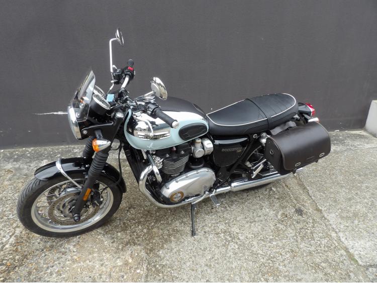 TRIUMPH BONNEVILLE T120