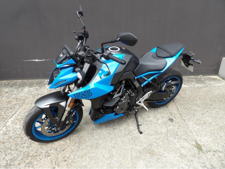 SUZUKI GSX-8S A2