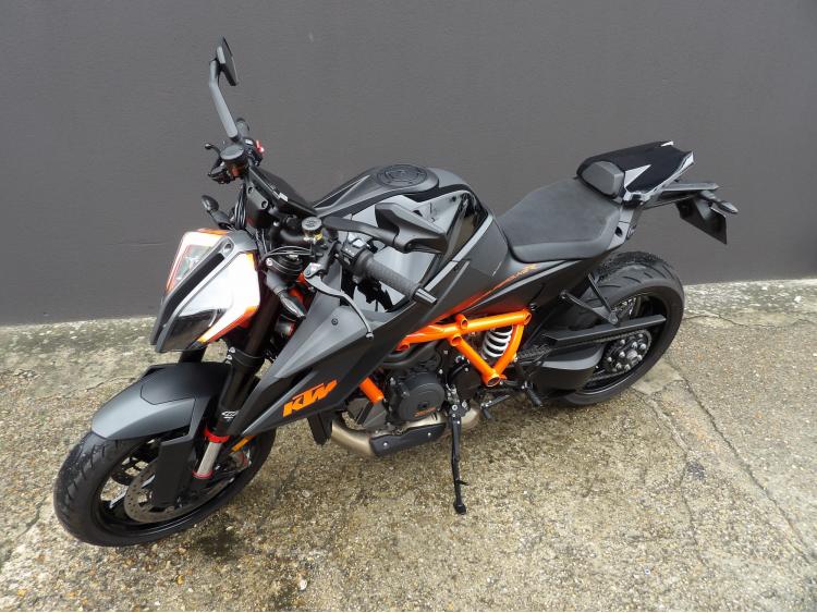 KTM 1290 SUPER DUKE R
