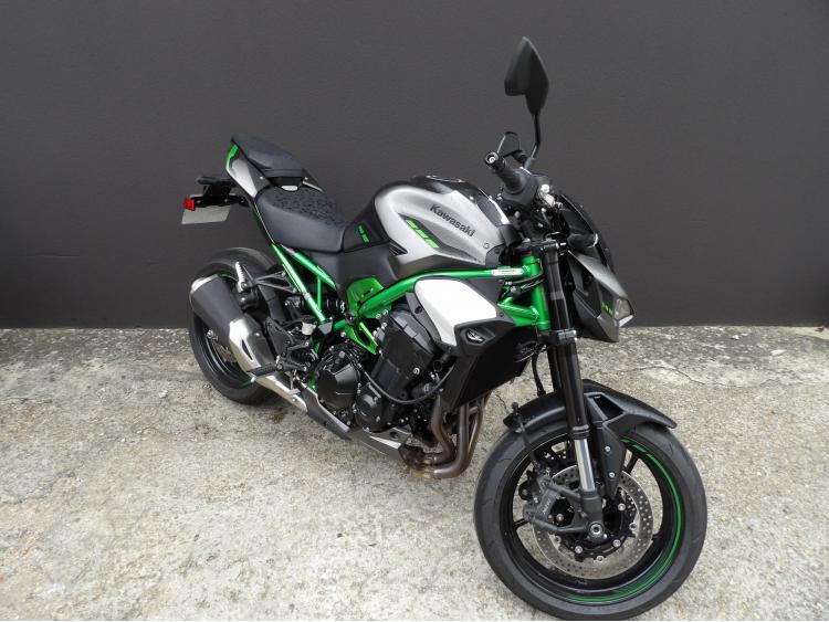 KAWASAKI Z900 FULL 2025