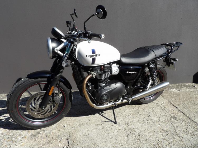 TRIUMPH STREET TWIN  900
