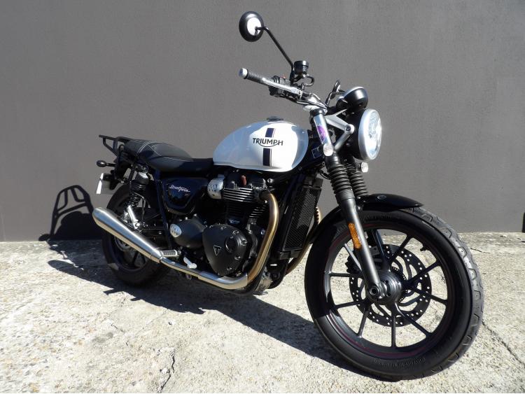TRIUMPH STREET TWIN  900