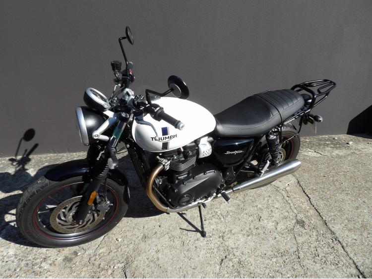 TRIUMPH STREET TWIN  900