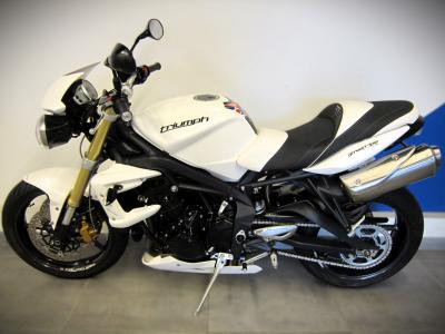 TRIUMPH STREET TRIPLE 675